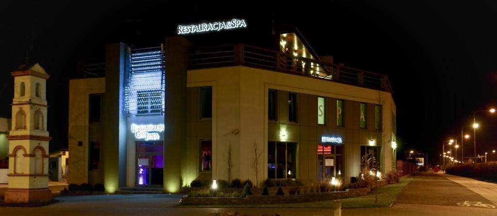 Metropolispa Пйотркув-Трибунальський Екстер'єр фото